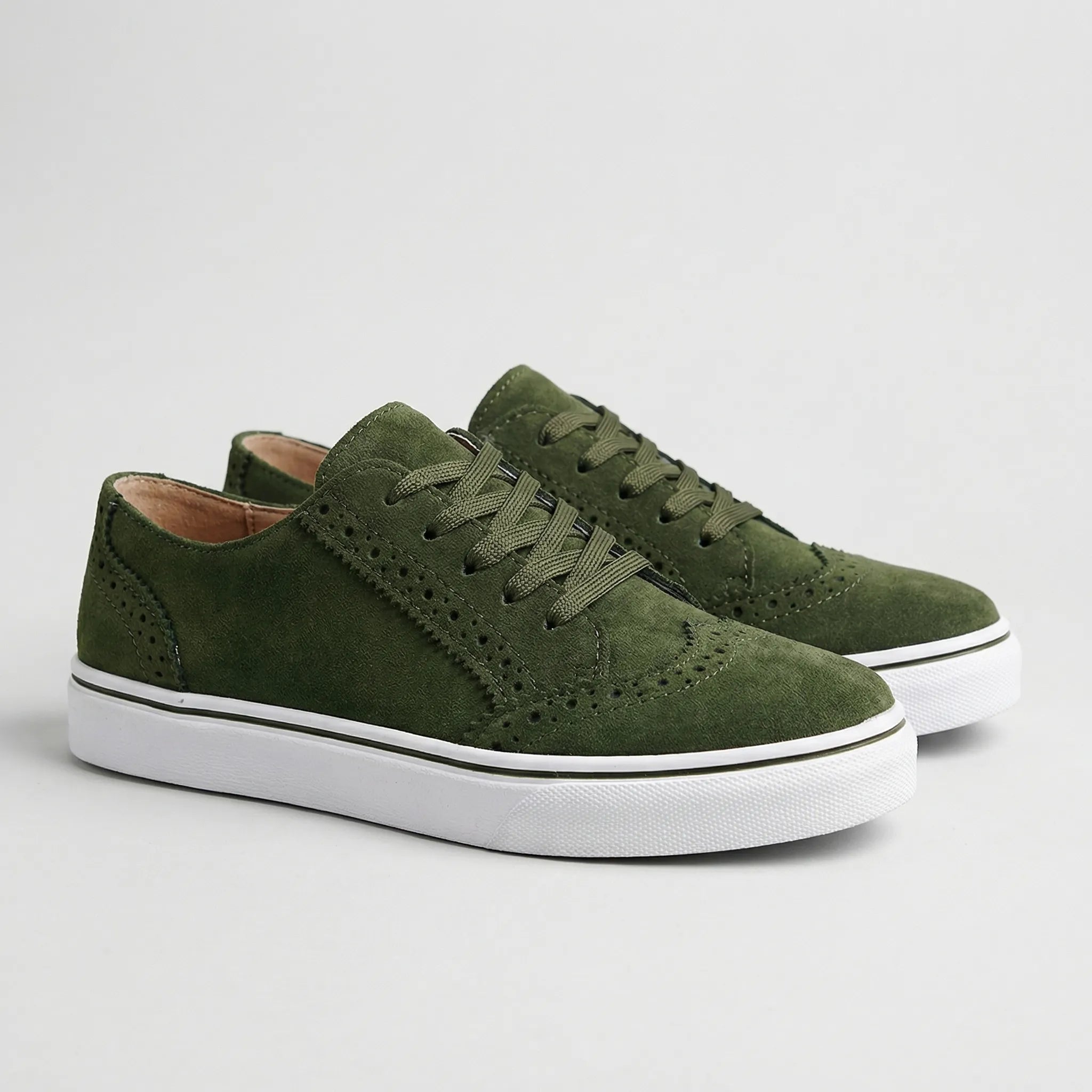 Damskie sneakersy na platformie ze sznurowaniem i zamkniętym przodem