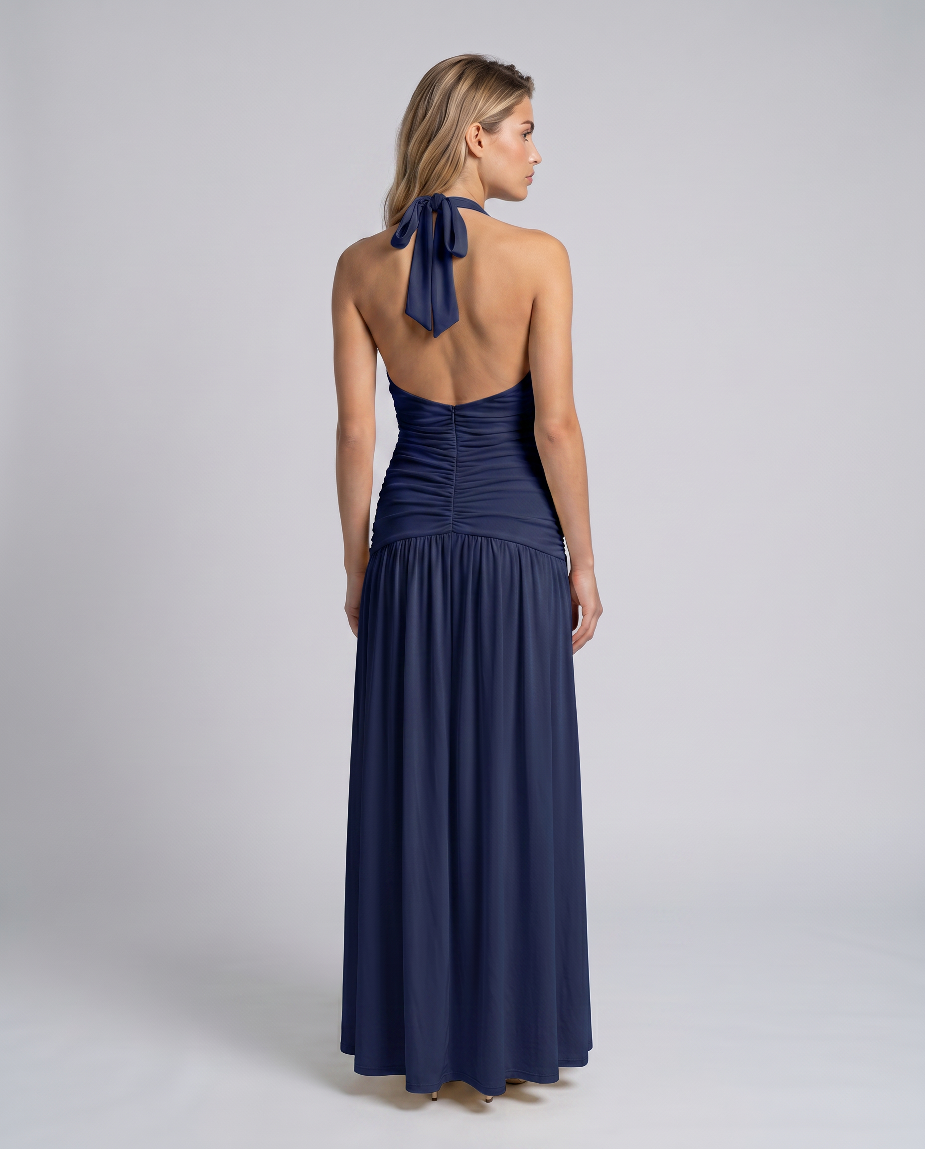 Damska sukienka maxi z halter neck i gorsetową górą