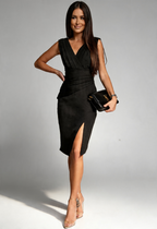 Damska sukienka midi z dekoltem V i bocznym rozcięciem