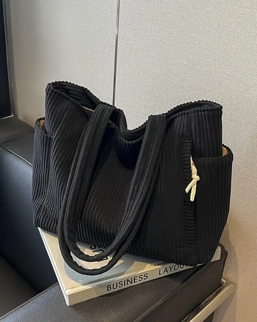 Damska torba tote z prążkowaną fakturą i detalem ze sznurkiem