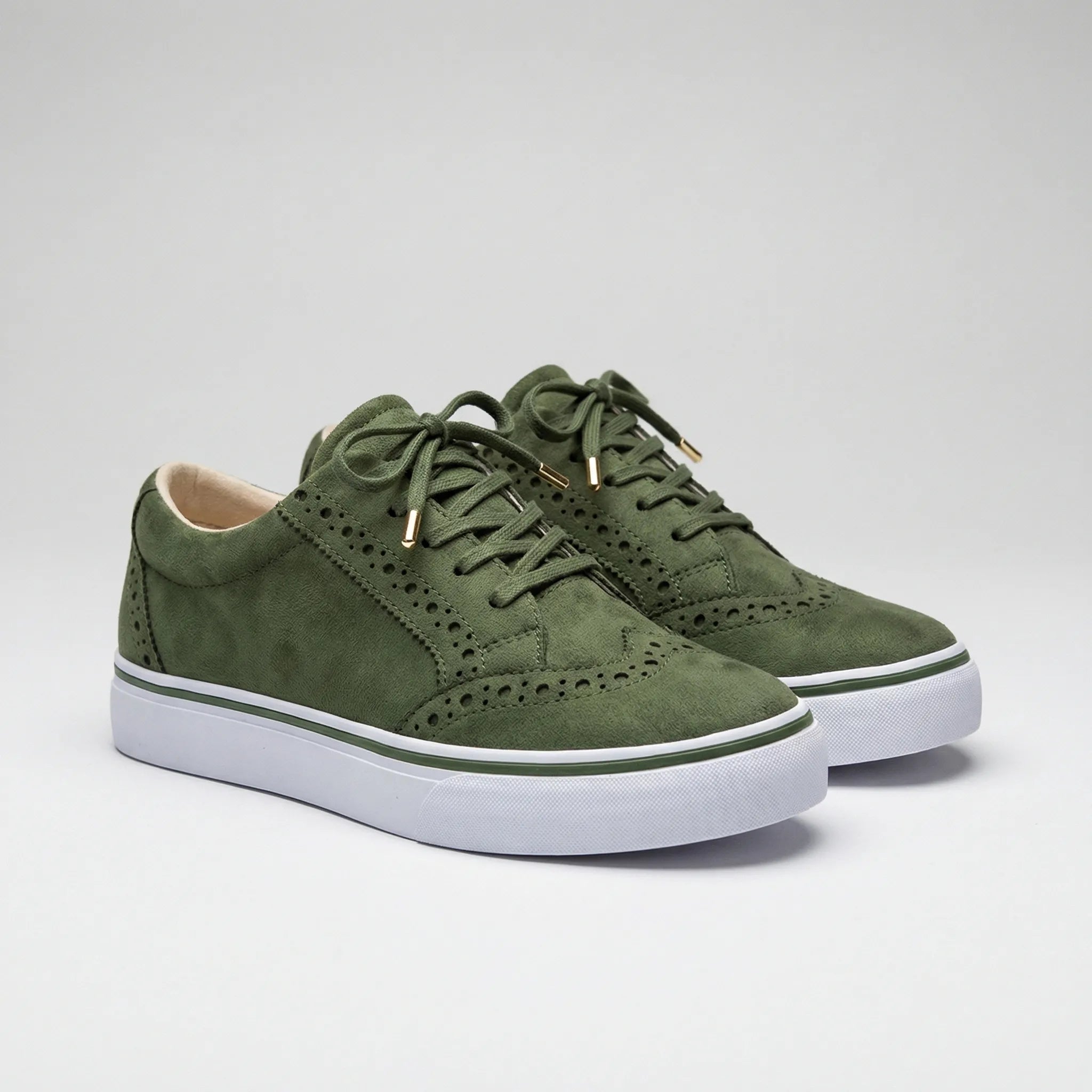 Damskie sneakersy na platformie ze sznurowaniem i zamkniętym przodem