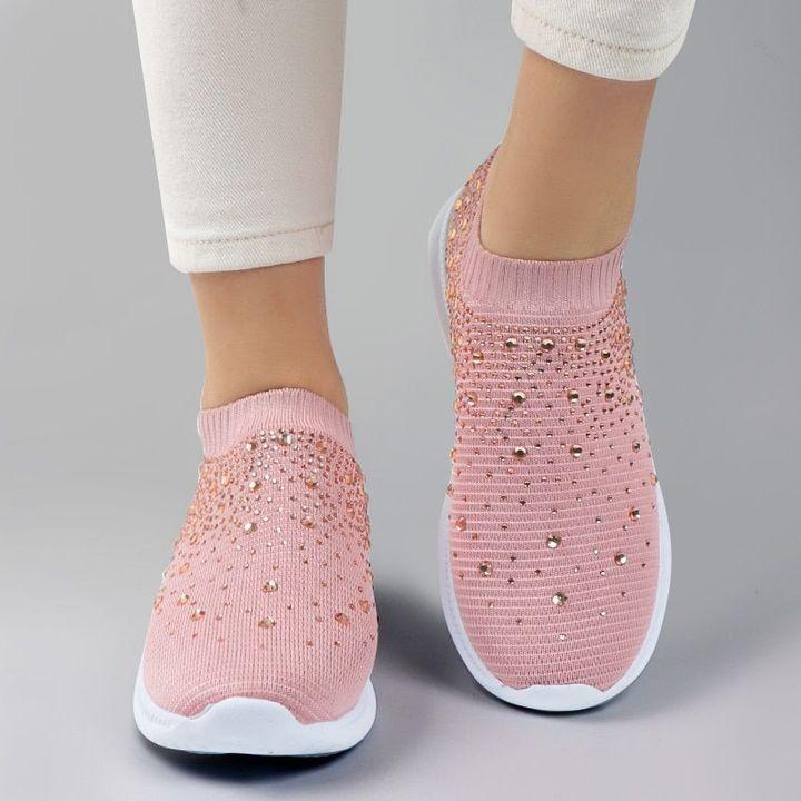 Damskie sneakersy wsuwane z ozdobnymi elementami i podeszwą gumową
