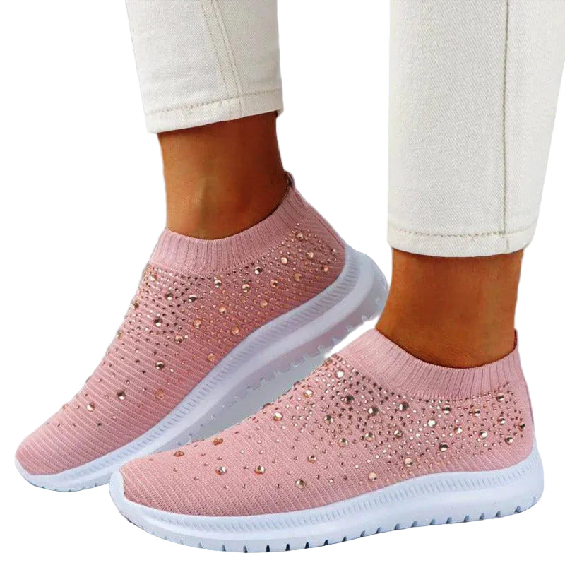 Damskie sneakersy wsuwane z ozdobnymi elementami i podeszwą gumową