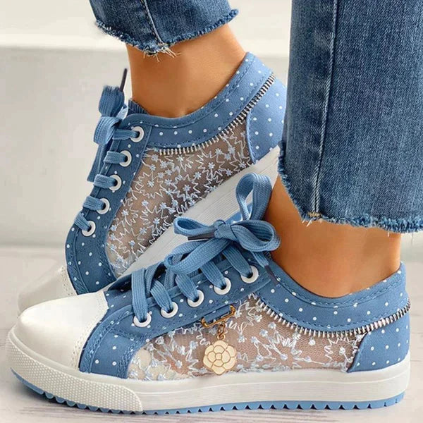 Damskie sneakersy z wzorem w kropki i sznurowaniem