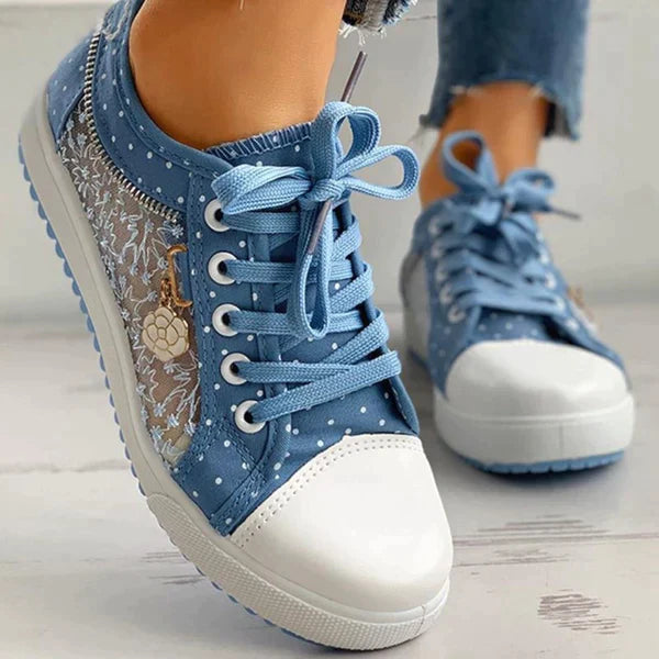 Damskie sneakersy z wzorem w kropki i sznurowaniem