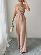 Kombinezon damski z kopertowym dekoltem typu halter