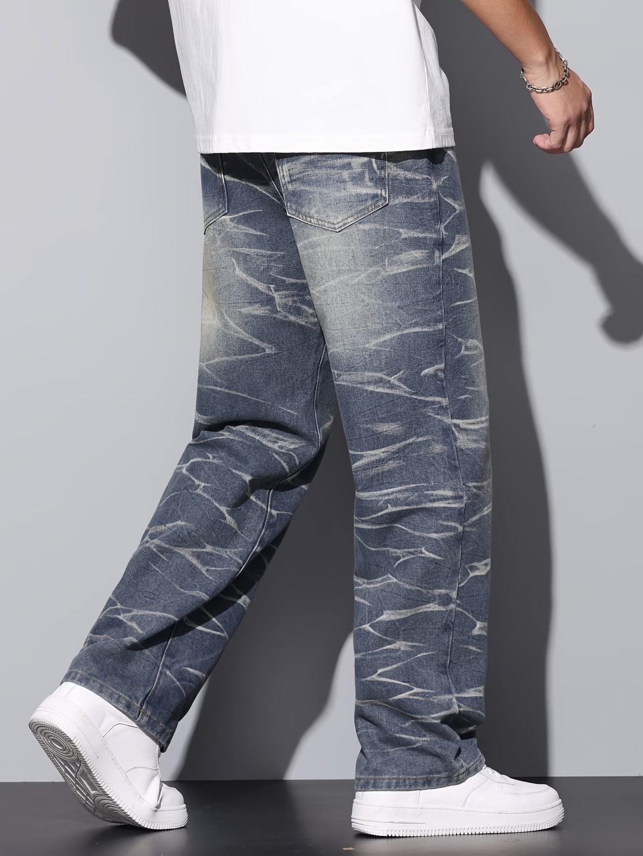 Męskie spodnie proste z wyblakłym wzorem