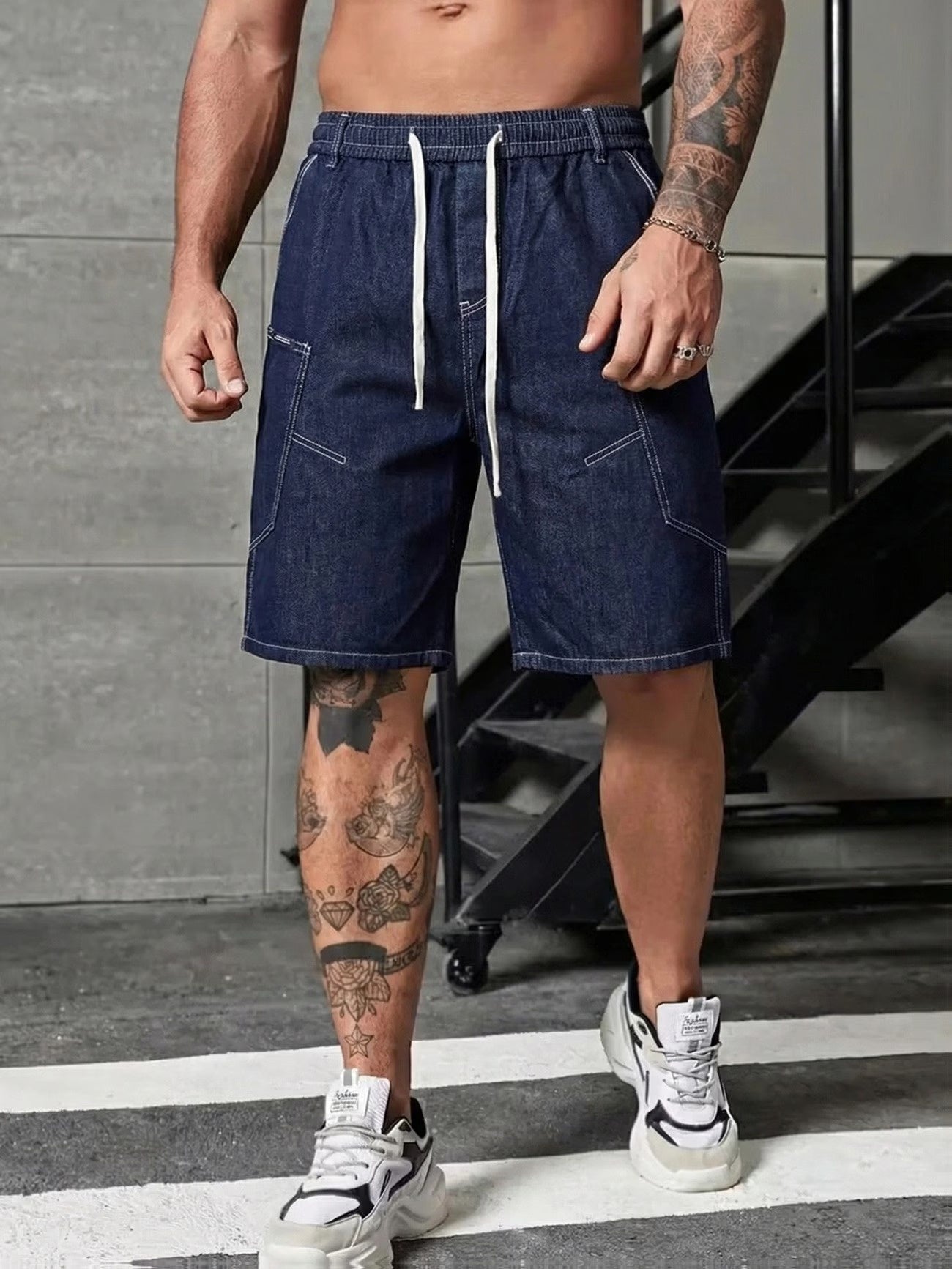 Męskie szorty ze sznurkiem i kontrastowym przeszyciem